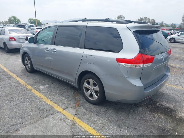 Toyota Sienna Le V6 8 Passenger