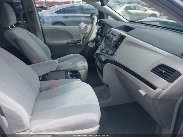 Toyota Sienna Le V6 8 Passenger