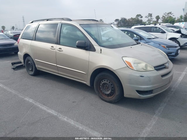 Salvage Toyota Sienna Image
