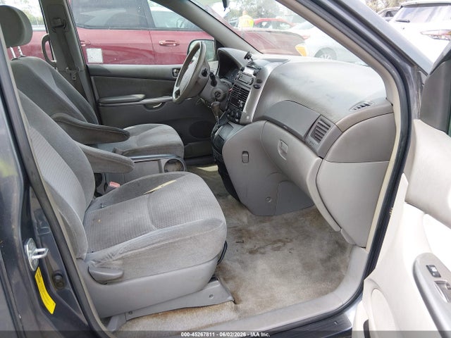 Toyota Sienna Ce
