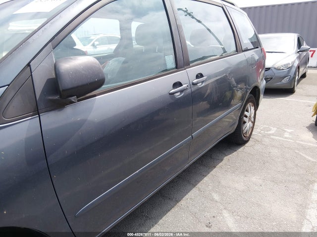 Toyota Sienna Ce