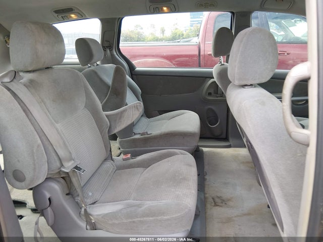 Toyota Sienna Ce