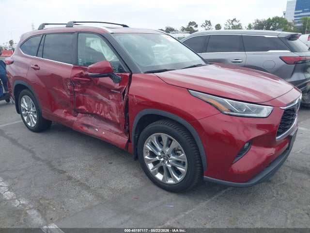 Salvage Toyota Highlander Image