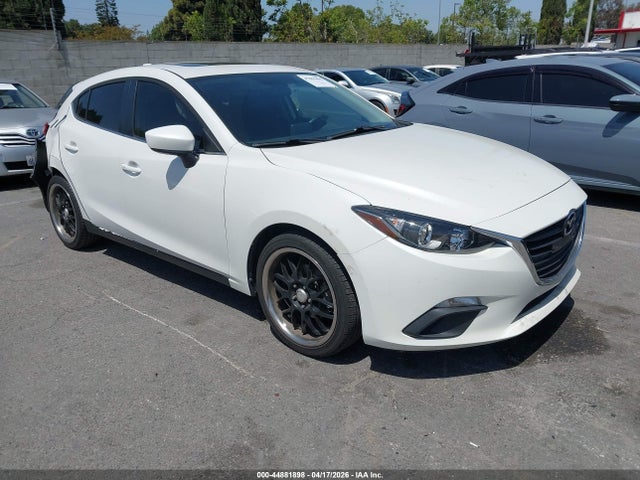Salvage Mazda Mazda3 Image