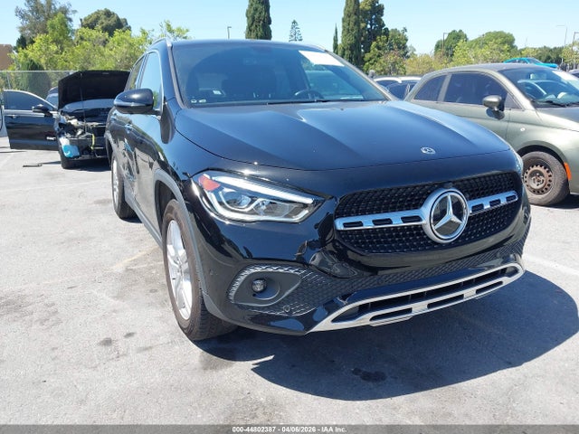 Salvage Mercedes-Benz GLA Image