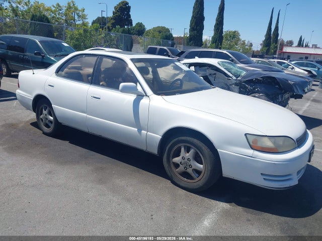 Salvage Lexus Es Image