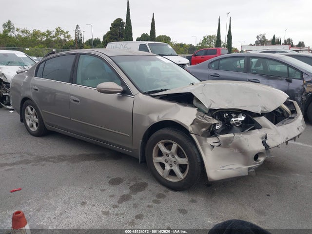Salvage Nissan Altima Image