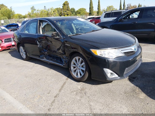 Salvage Toyota Camry Image