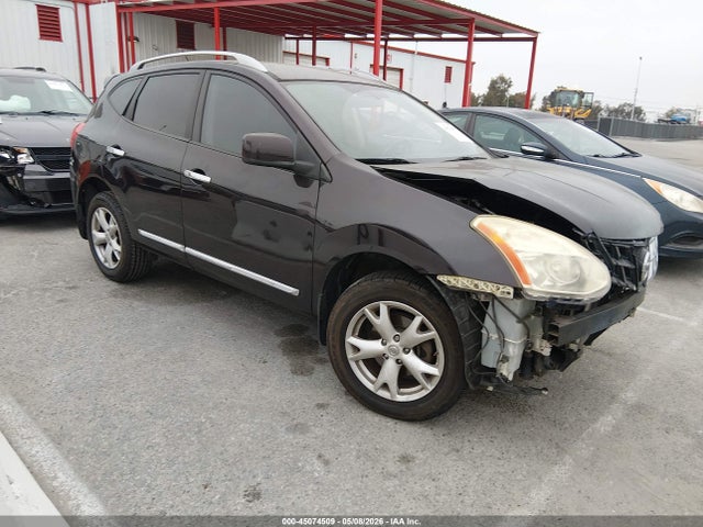 Salvage Nissan Rogue Image