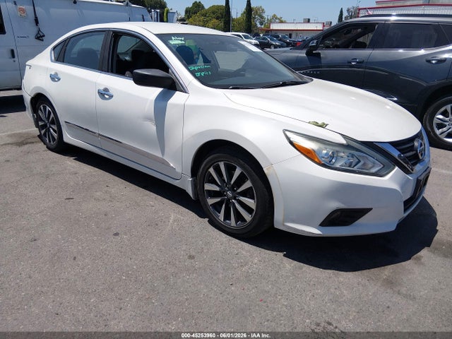 Salvage Nissan Altima Image