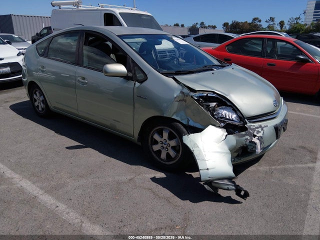Salvage Toyota Prius Image