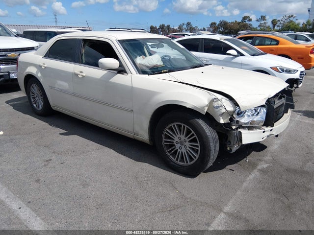 Salvage Chrysler 300 Image