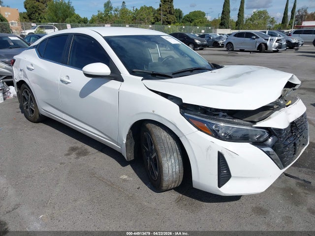 Salvage Nissan Sentra Image