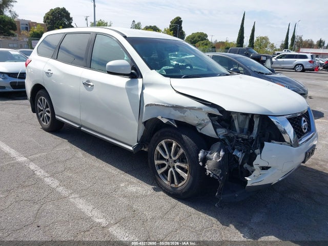 Salvage Nissan Pathfinder Image