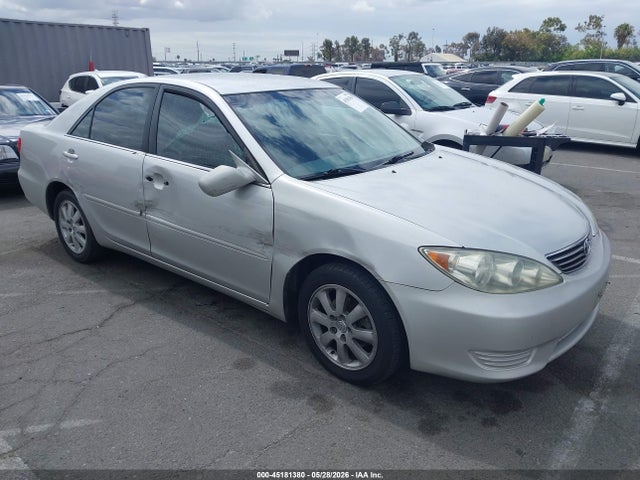 Salvage Toyota Camry Image