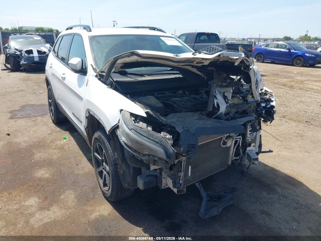Salvage Jeep Cherokee Image