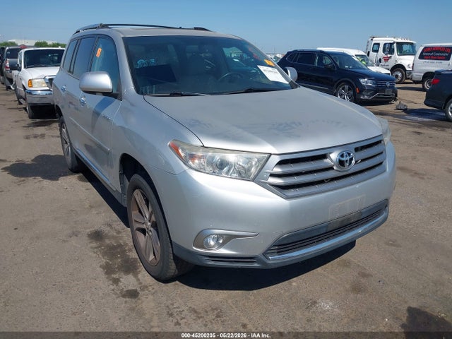 Salvage Toyota Highlander Image