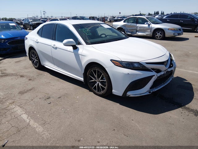 Salvage Toyota Camry Image