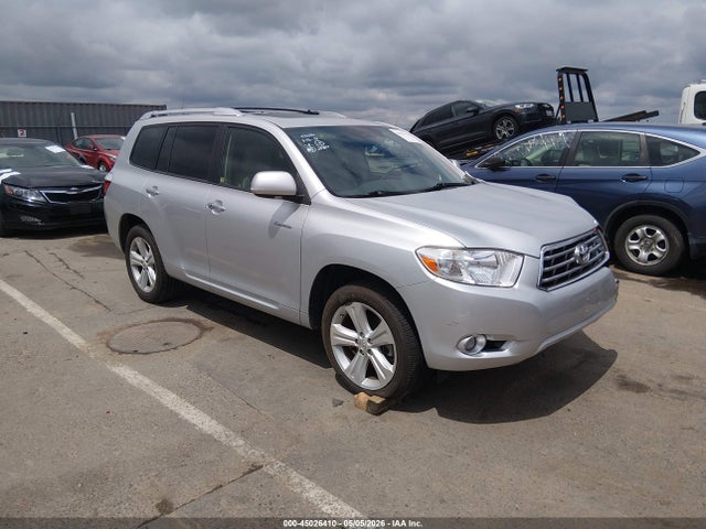 Salvage Toyota Highlander Image