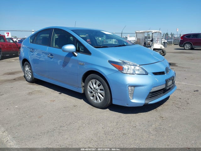 Salvage Toyota Prius Image