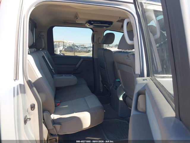 Nissan Titan Se