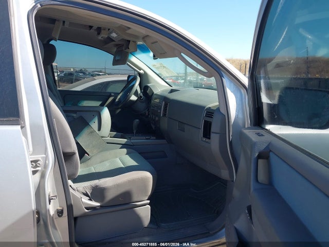 Nissan Titan Se