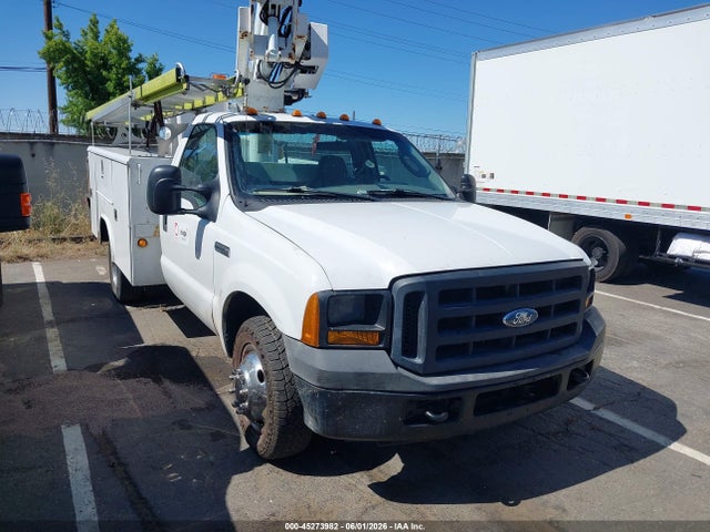 Salvage Ford F-350 Image