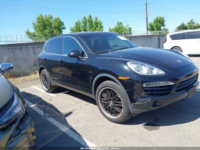 Salvage Porsche Cayenne Image