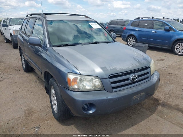 Salvage Toyota Highlander Image