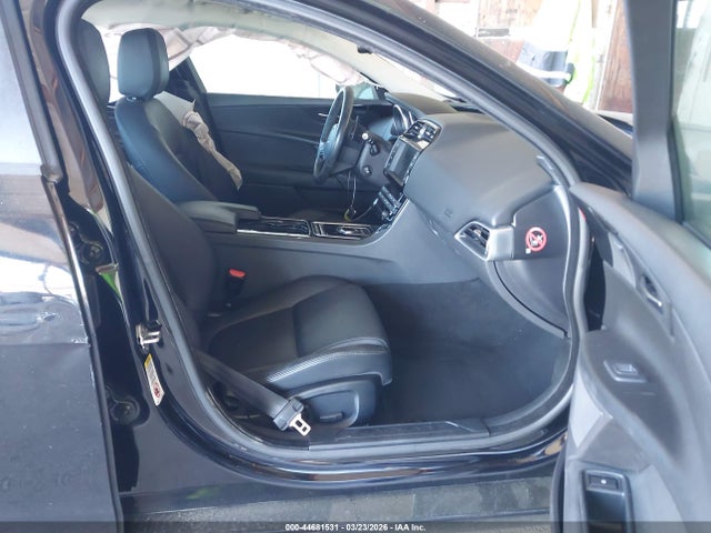 Jaguar XE 25t Premium