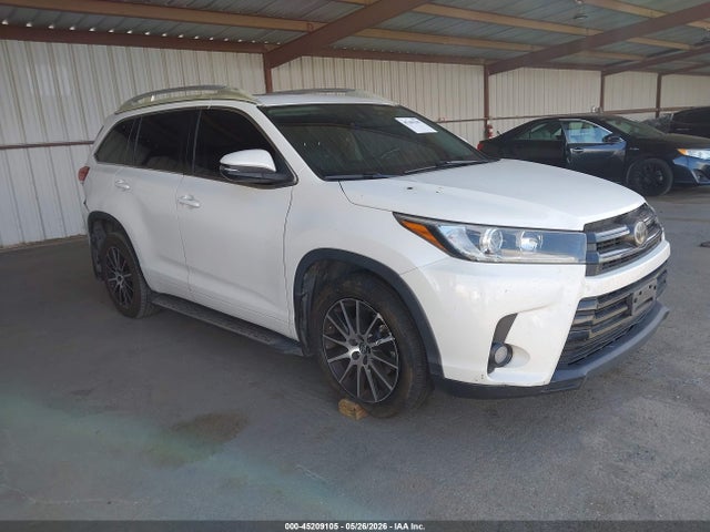 Salvage Toyota Highlander Image