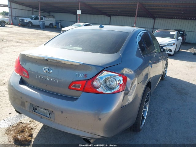 INFINITI G37 Journey