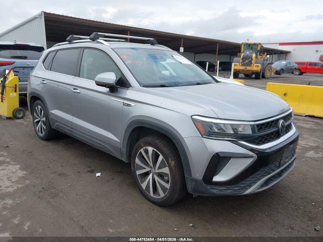 Salvage Volkswagen Taos Image