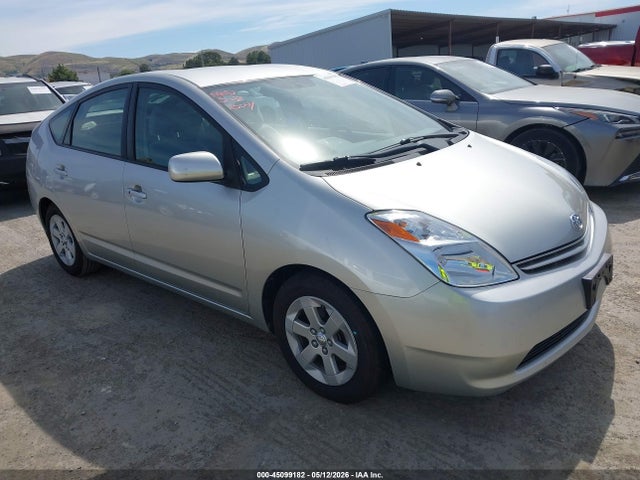 Salvage Toyota Prius Image