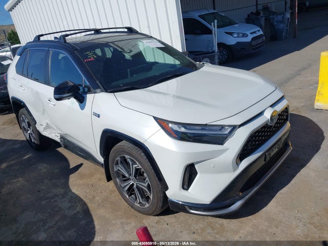 Salvage Toyota RAV4 Image