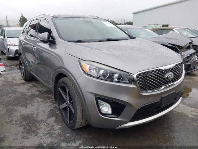 Salvage Kia Sorento Image