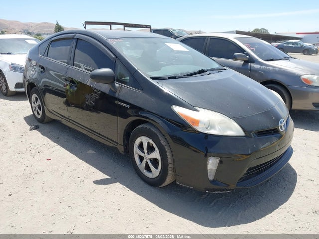Salvage Toyota Prius Image