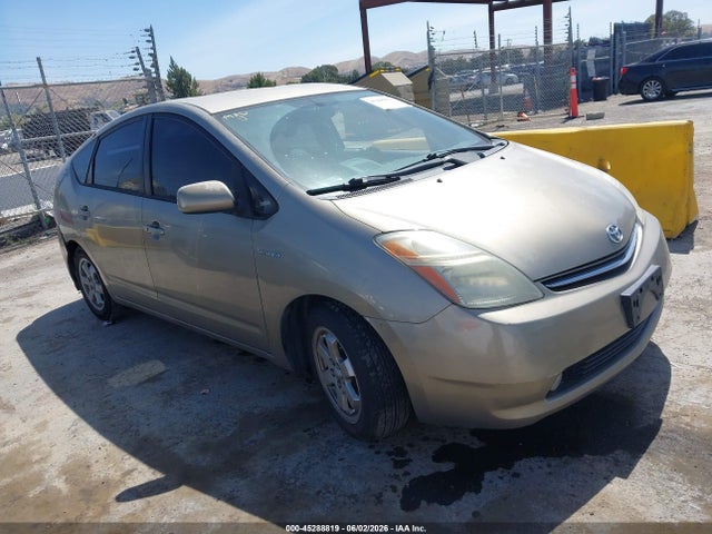 Salvage Toyota Prius Image