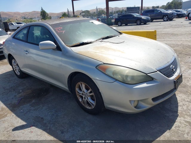 Salvage Toyota Camry Image