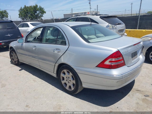 Mercedes-Benz C-Class Luxury