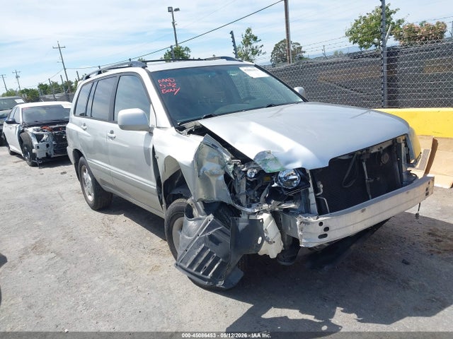 Salvage Toyota Highlander Image