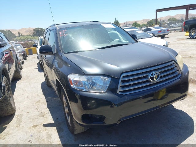 Salvage Toyota Highlander Image