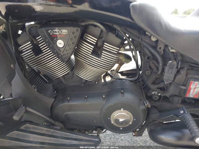 Victory Motorcycles Cross Roads 8-ball