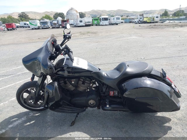 Victory Motorcycles Cross Roads 8-ball