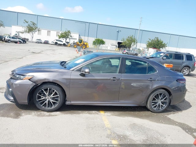 Toyota Camry Se Hybrid