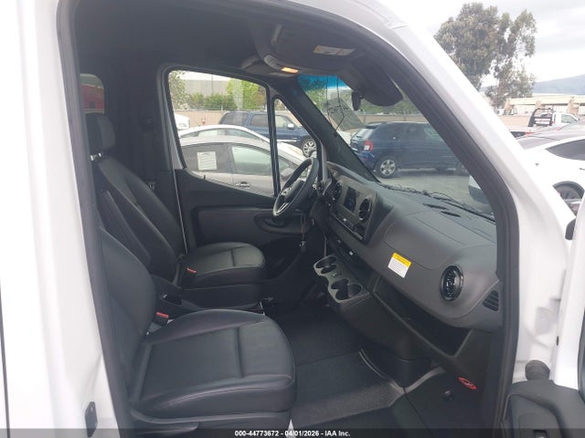 Mercedes-Benz Sprinter 2500 Standard Roof 4-cyl Gas