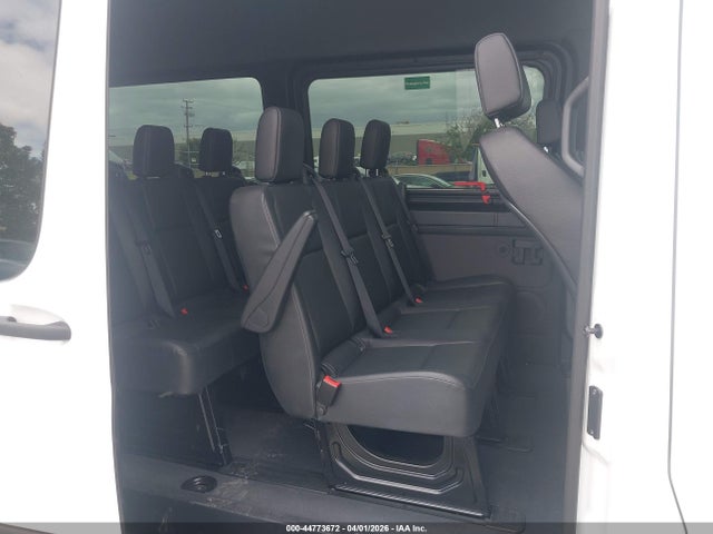 Mercedes-Benz Sprinter 2500 Standard Roof 4-cyl Gas