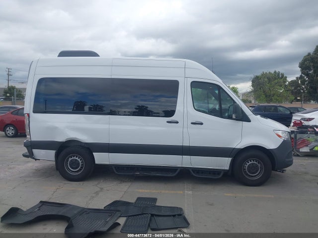 Mercedes-Benz Sprinter 2500 Standard Roof 4-cyl Gas