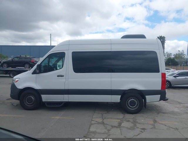 Mercedes-Benz Sprinter 2500 Standard Roof 4-cyl Gas