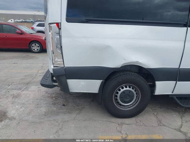Mercedes-Benz Sprinter 2500 Standard Roof 4-cyl Gas